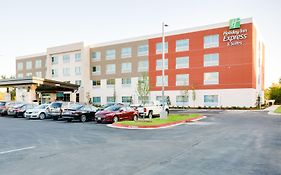 Holiday Inn Express & Suites Russellville By Ihg